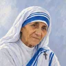 Ilustrasi: potret Santa Teresa dari Kalkuta yang lanjut usia, mengenakan sari putih bergaris biru dan salib kecil di bahu.